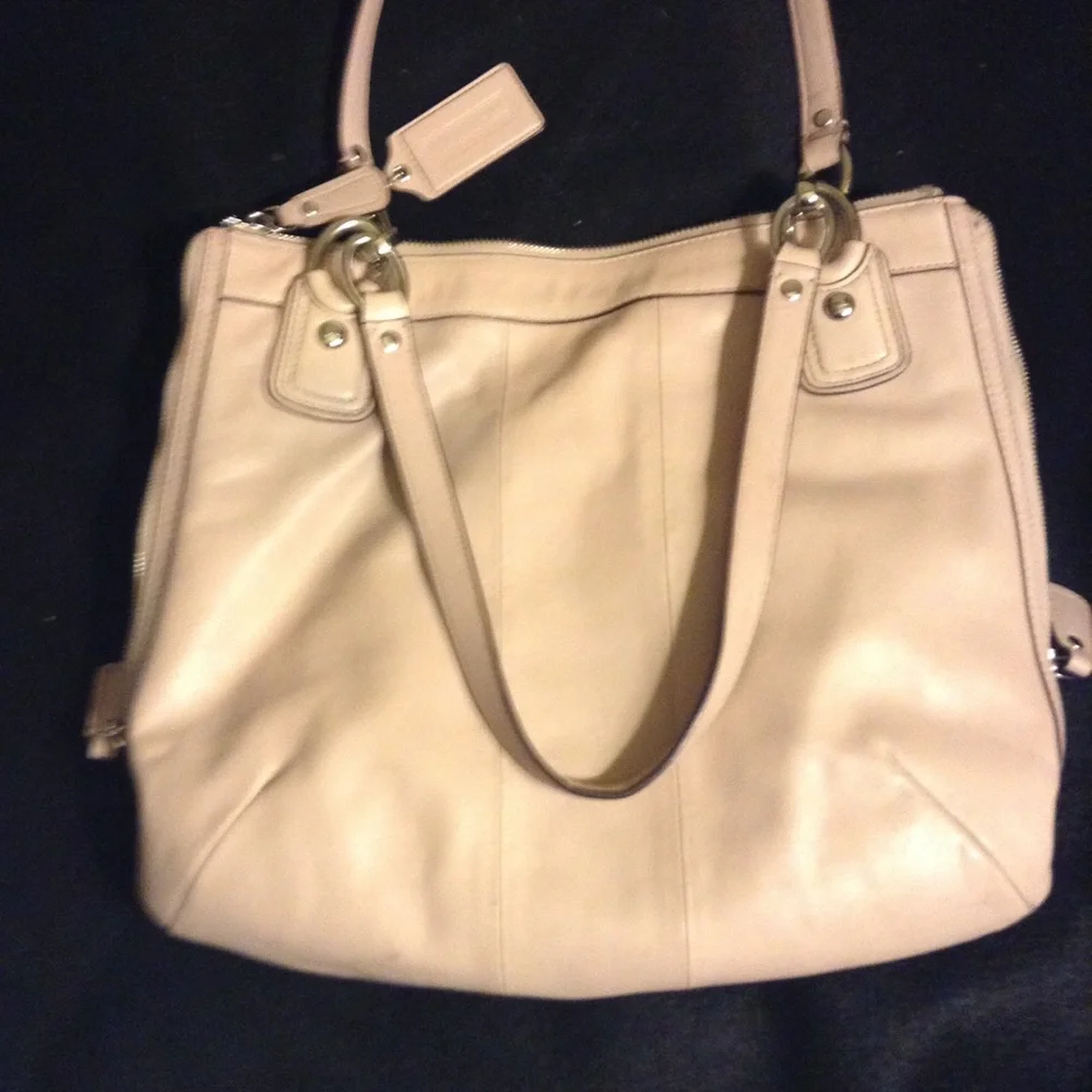 Coach expandable sides